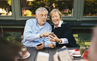 retirees-with-iphone-email-callout-780.jpg