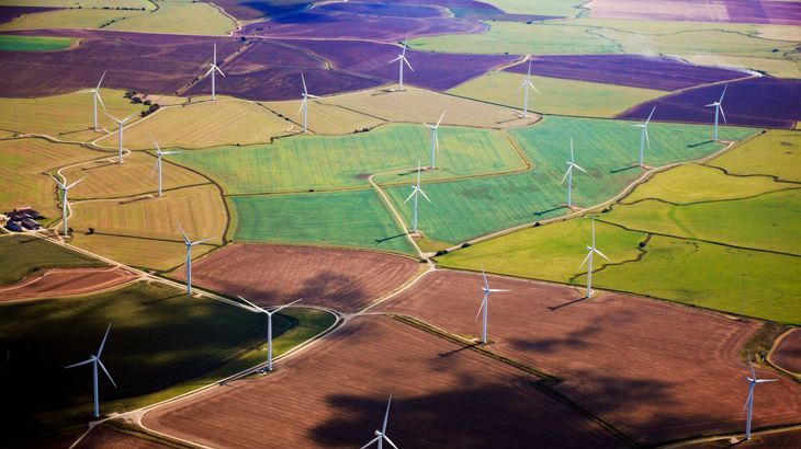 Wind-turbines-in-a-field.jpg